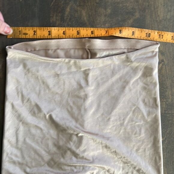 Spanx Assets Red Hot Label Shorts Shapewear Sz-Large - Picture 4 of 8